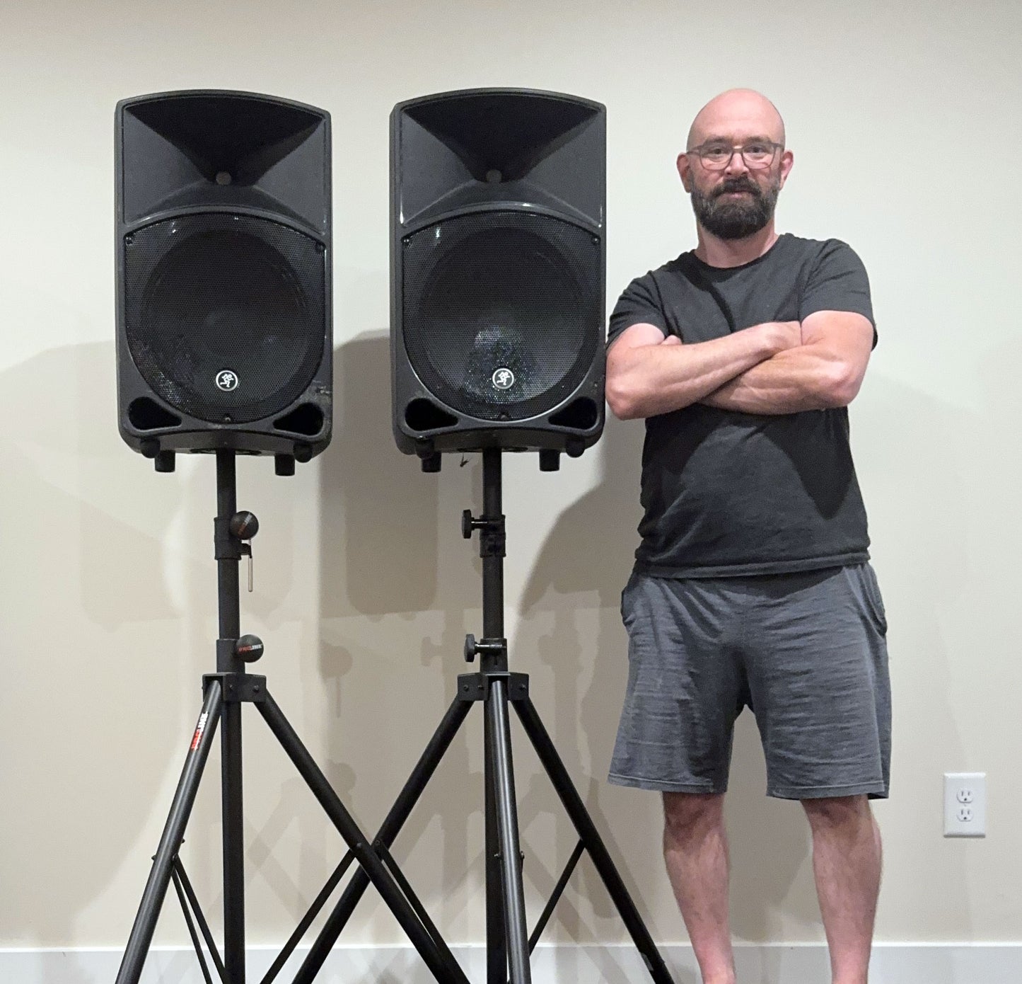 Pair of Mackie Thump12 12" powered PA speakers with two adjustable tripod speaker stands